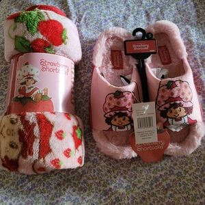 Strawberry Shortcake Pink Slippers and Blanket Set